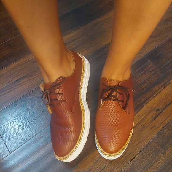 Classic Brown Leather Unisex Shoes - Picture 6 of 7